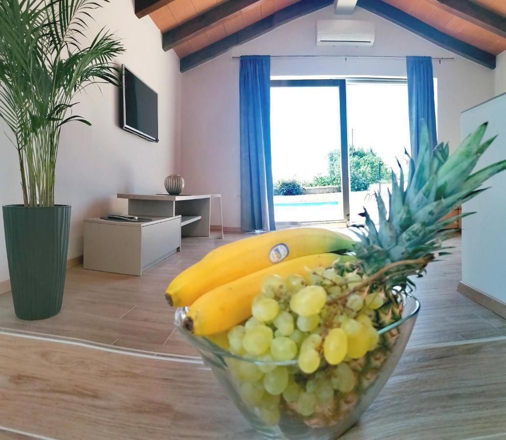 Апартаменты Cozy House With Pool Near Rovinj Канфанар Экстерьер фото